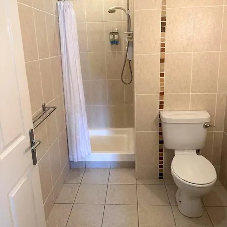 Spacious 2 Bedroom In Apartamento *