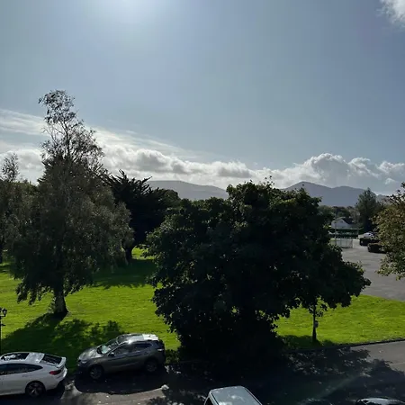 Spacious 2 Bedroom In *