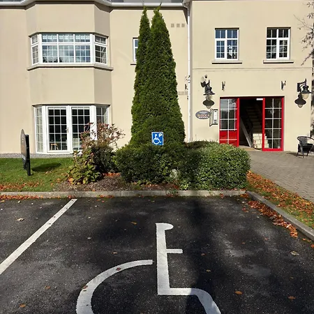 Spacious 2 Bedroom In *