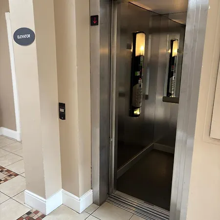 Spacious 2 Bedroom In *