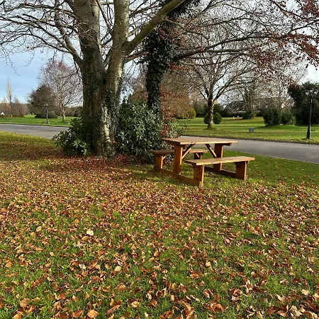 Spacious 2 Bedroom In Killarney