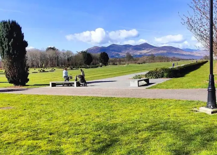 Spacious 2 Bedroom In 아파트