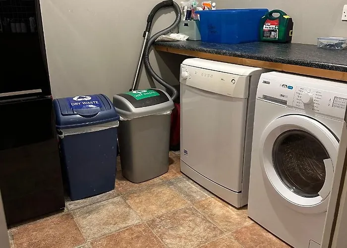 Spacious 2 Bedroom In 킬라니