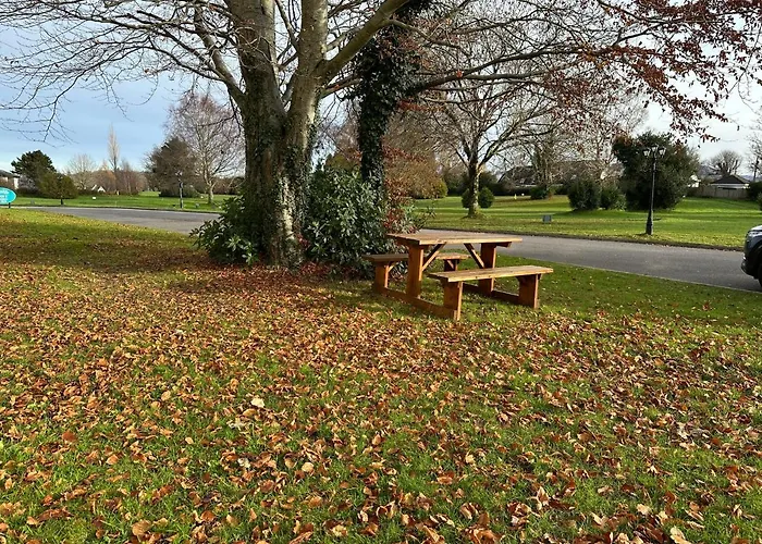 Spacious 2 Bedroom In 킬라니